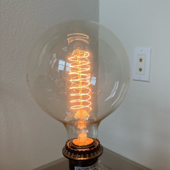 Lot of 8 incandescent globe lightbulbs - Picture 1 of 5